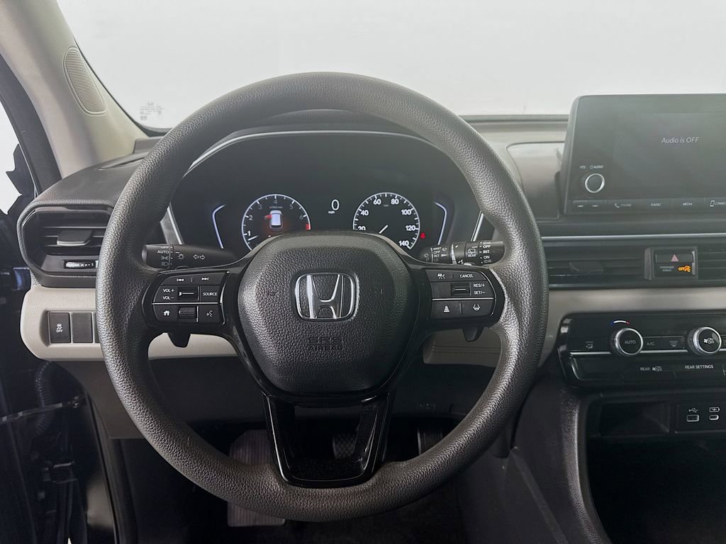 Used 2023 Honda Pilot LX image 12