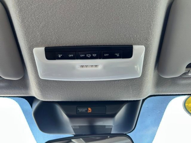 Used 2025 Nissan Kicks S image 39