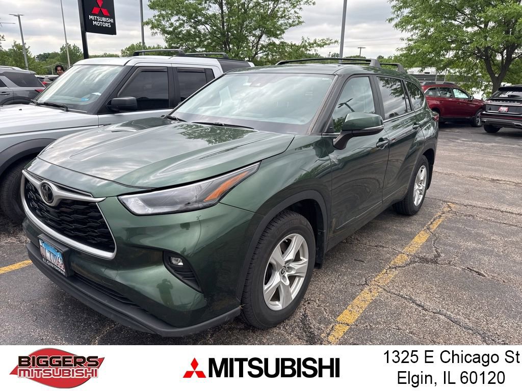 Used 2023 Toyota Highlander LE AWD/4WD image 1