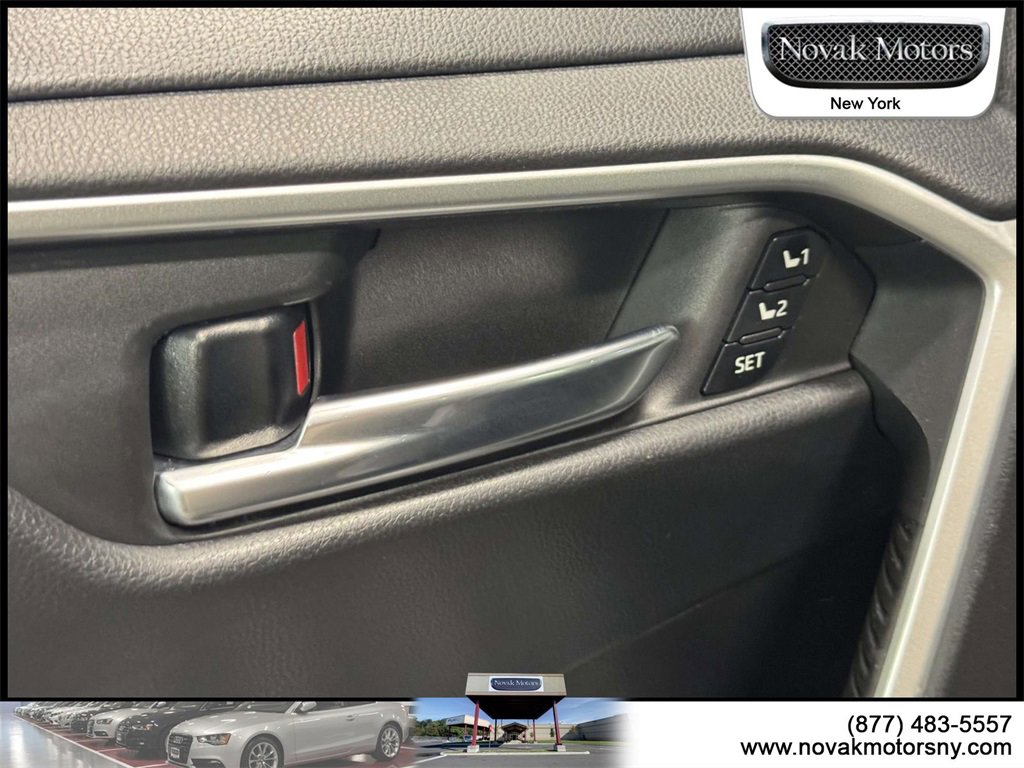 Used 2022 Toyota RAV4 XLE Premium image 15