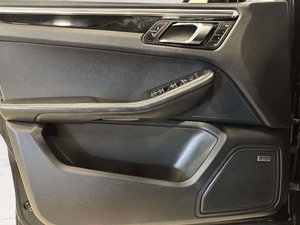 Used 2015 Porsche Macan Turbo AWD/4WD image 44