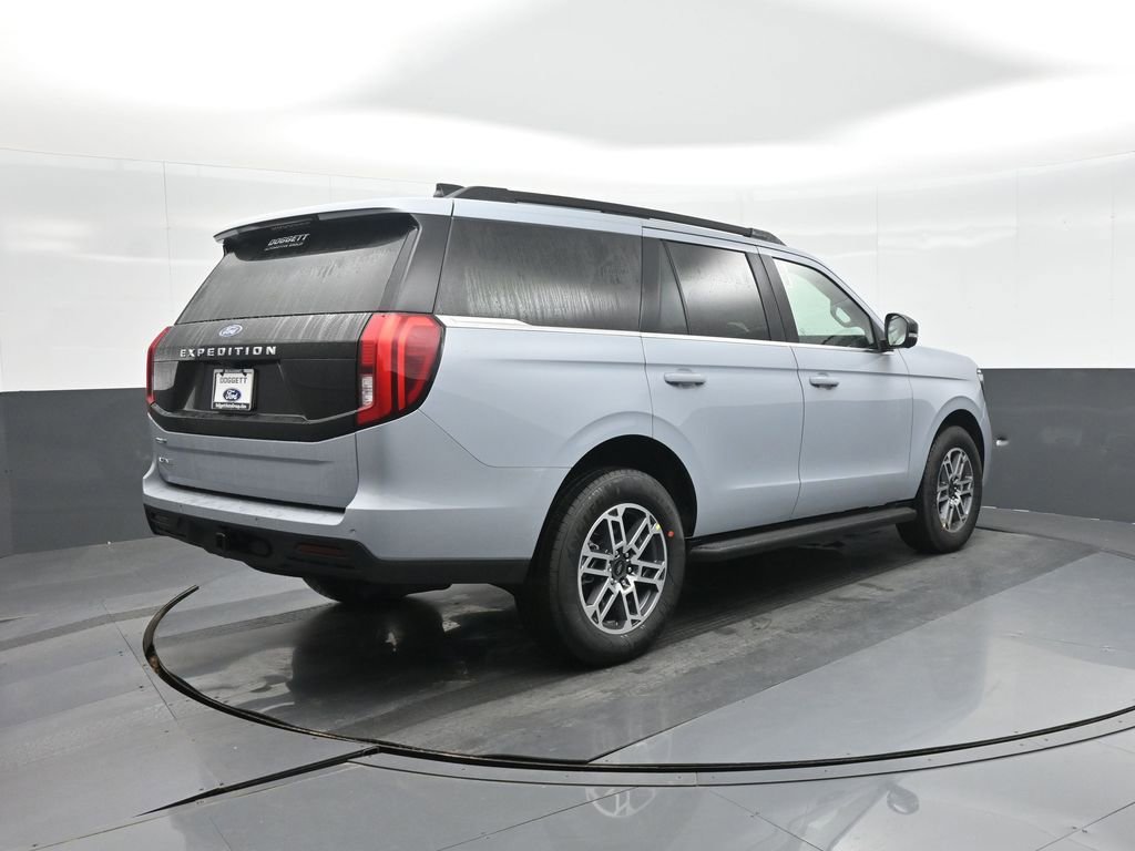 New 2026 Ford Expedition Active image 7