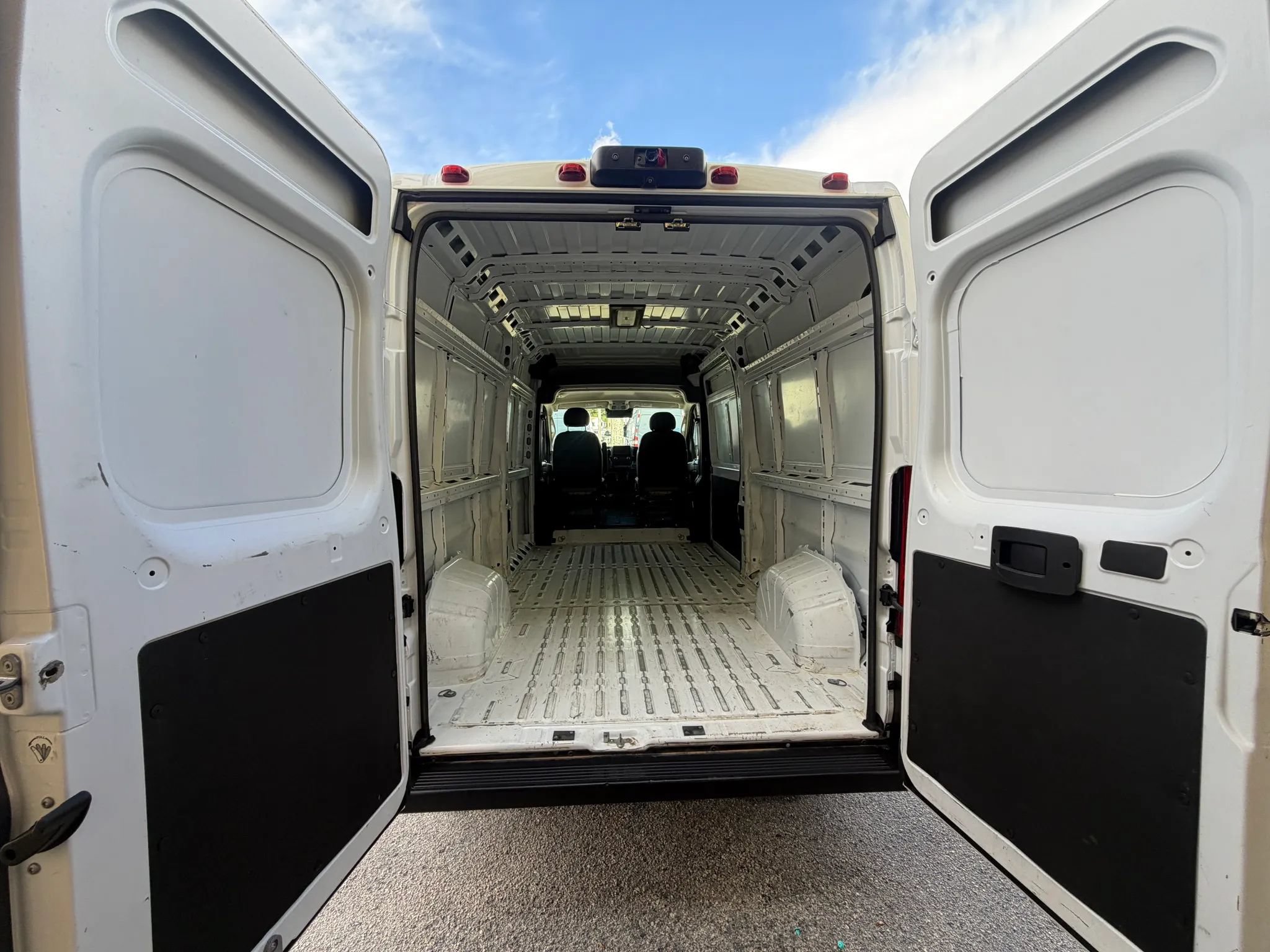 Used 2024 RAM ProMaster 2500 159 High Roof w/ Convenience Group FWD image 4
