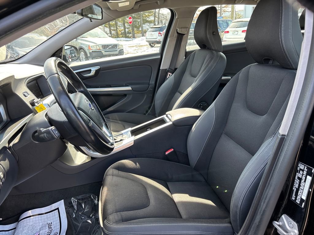 Used 2015 Volvo V60 T5 image 13
