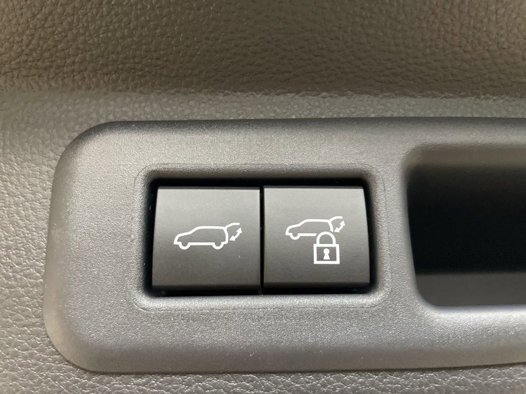 Used 2025 Toyota Sequoia SR5 AWD/4WD image 9