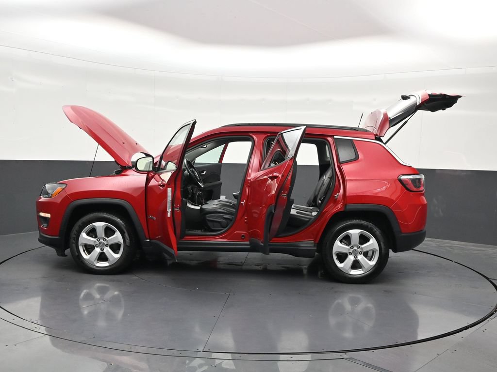Used 2018 Jeep Compass Latitude FWD image 33