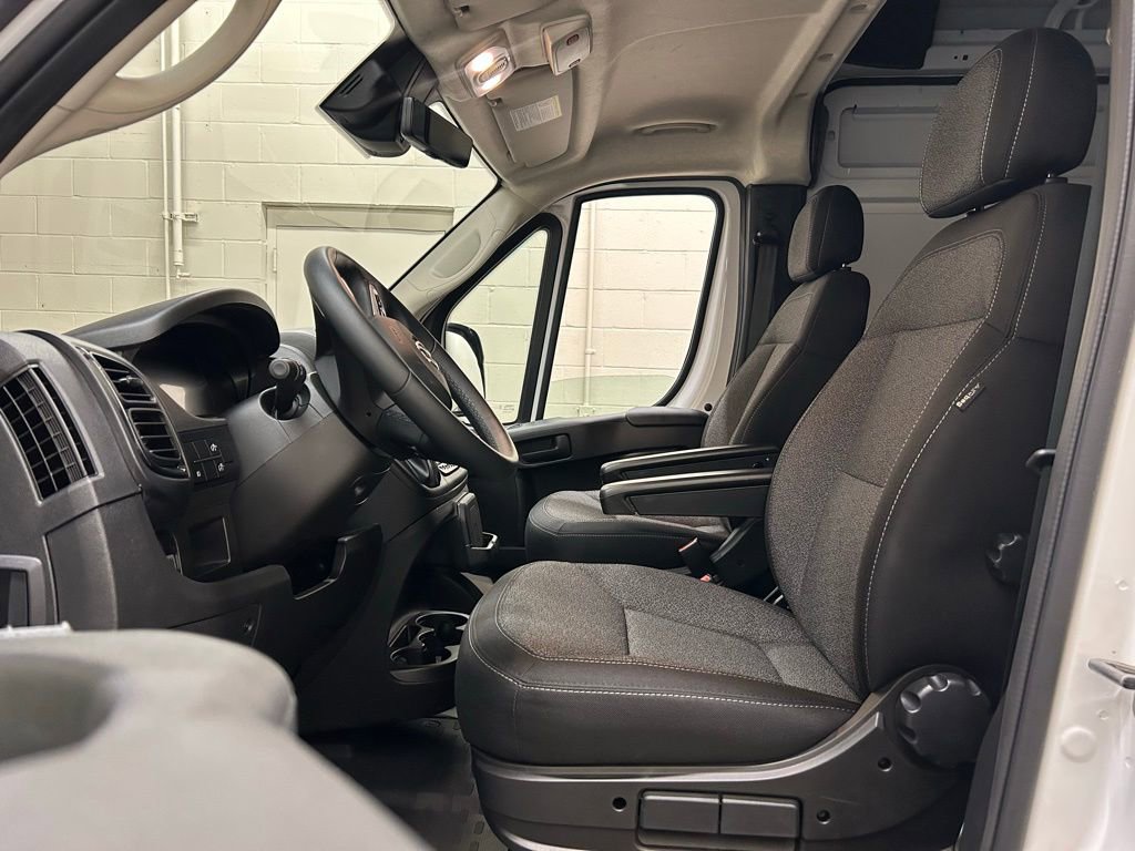 Used 2025 RAM ProMaster 2500 w/ Premium Convenience Group image 7