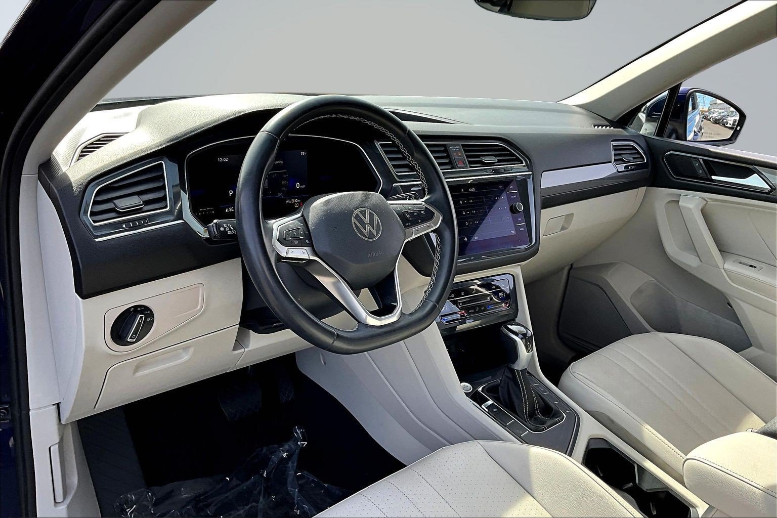 Used 2022 Volkswagen Tiguan SE FWD image 13