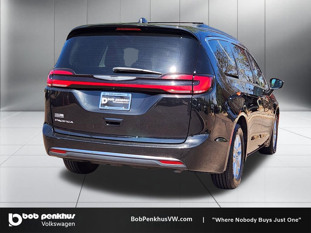 Used 2022 Chrysler Pacifica Touring-L FWD image 25