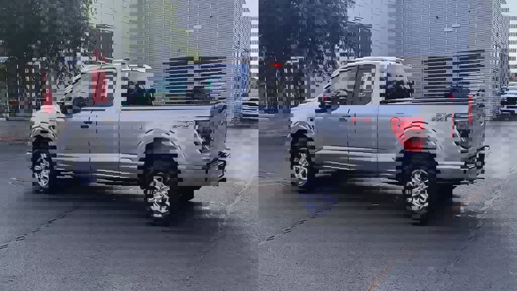 Used 2023 Ford F150 XLT w/ Trailer Tow Package image 6