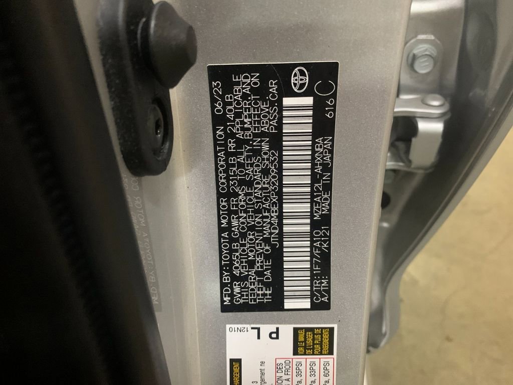 Used 2023 Toyota Corolla SE w/ SE Premium Package FWD image 34