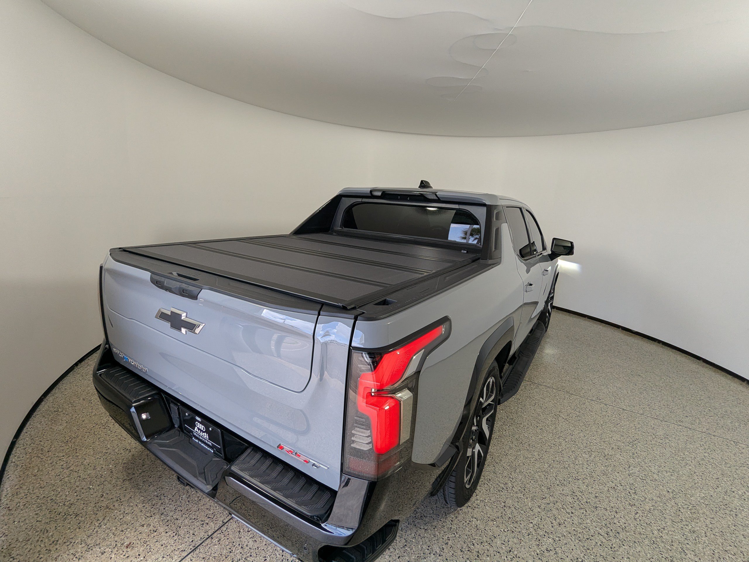 Used 2025 Chevrolet Silverado EV RST AWD/4WD image 8