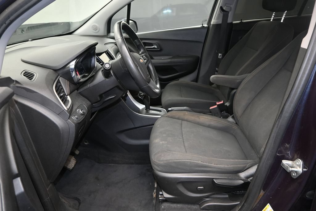 Used 2019 Chevrolet Trax LS w/ Tint and Cruise Package AWD/4WD image 17