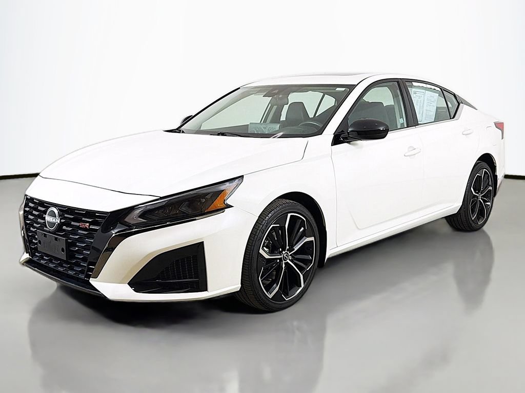 Used 2023 Nissan Altima 2.5 SR w/ SR Premium Package AWD/4WD image 8