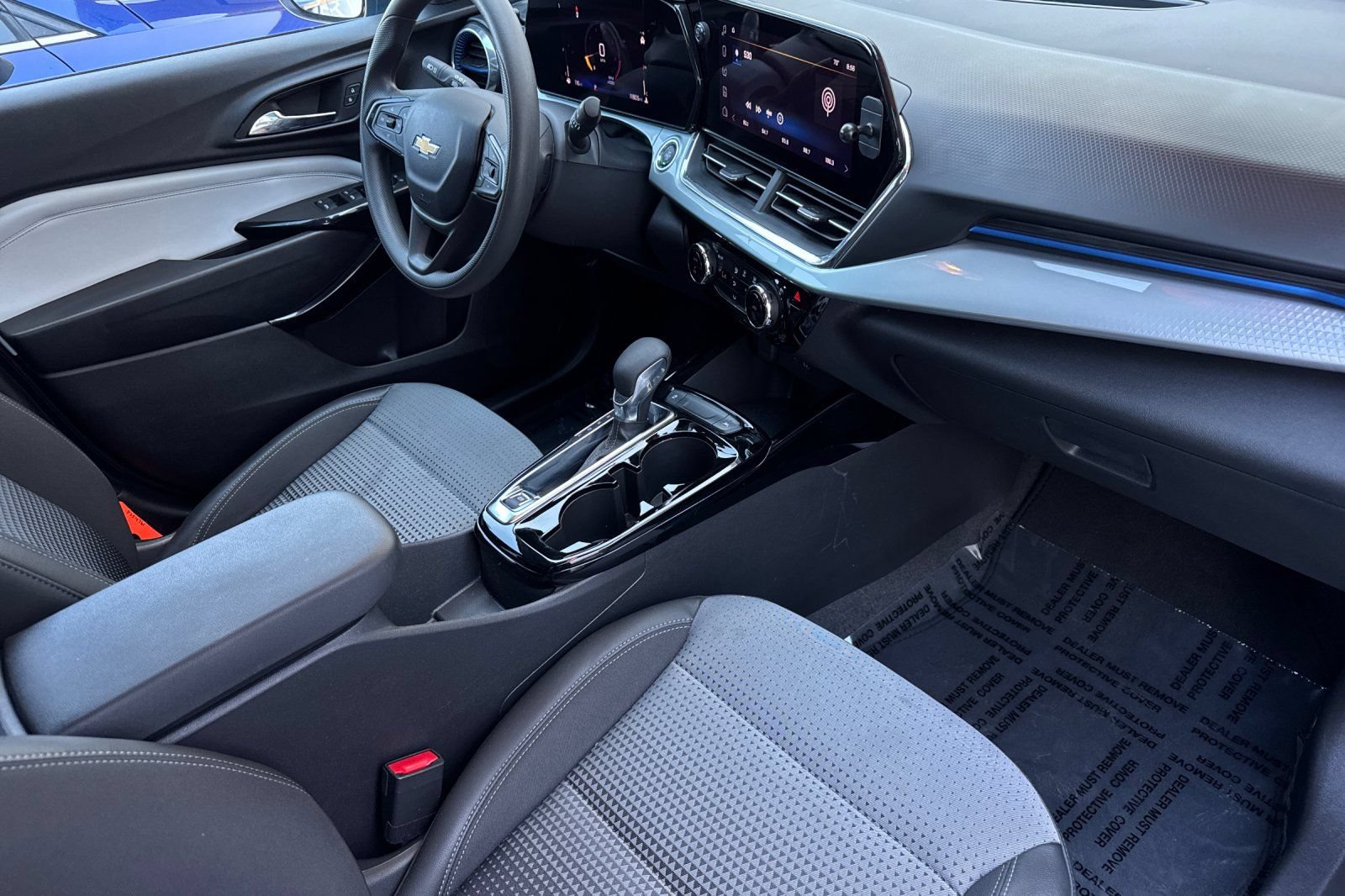 Used 2025 Chevrolet Trax LT FWD image 18
