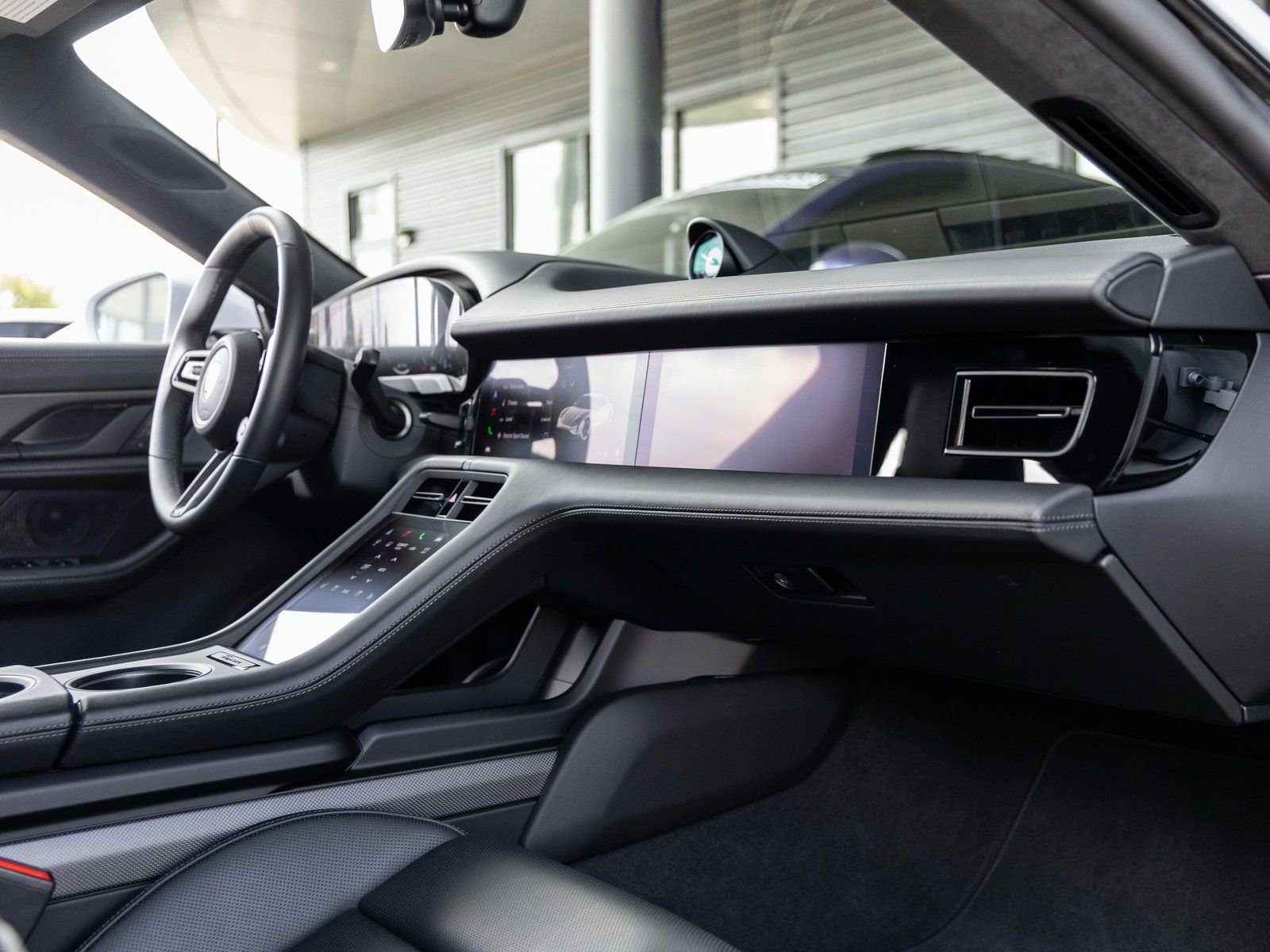 Used 2025 Porsche Taycan GTS image 49