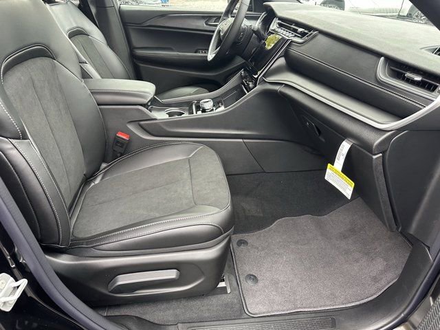 New 2025 Jeep Grand Cherokee L Altitude image 13