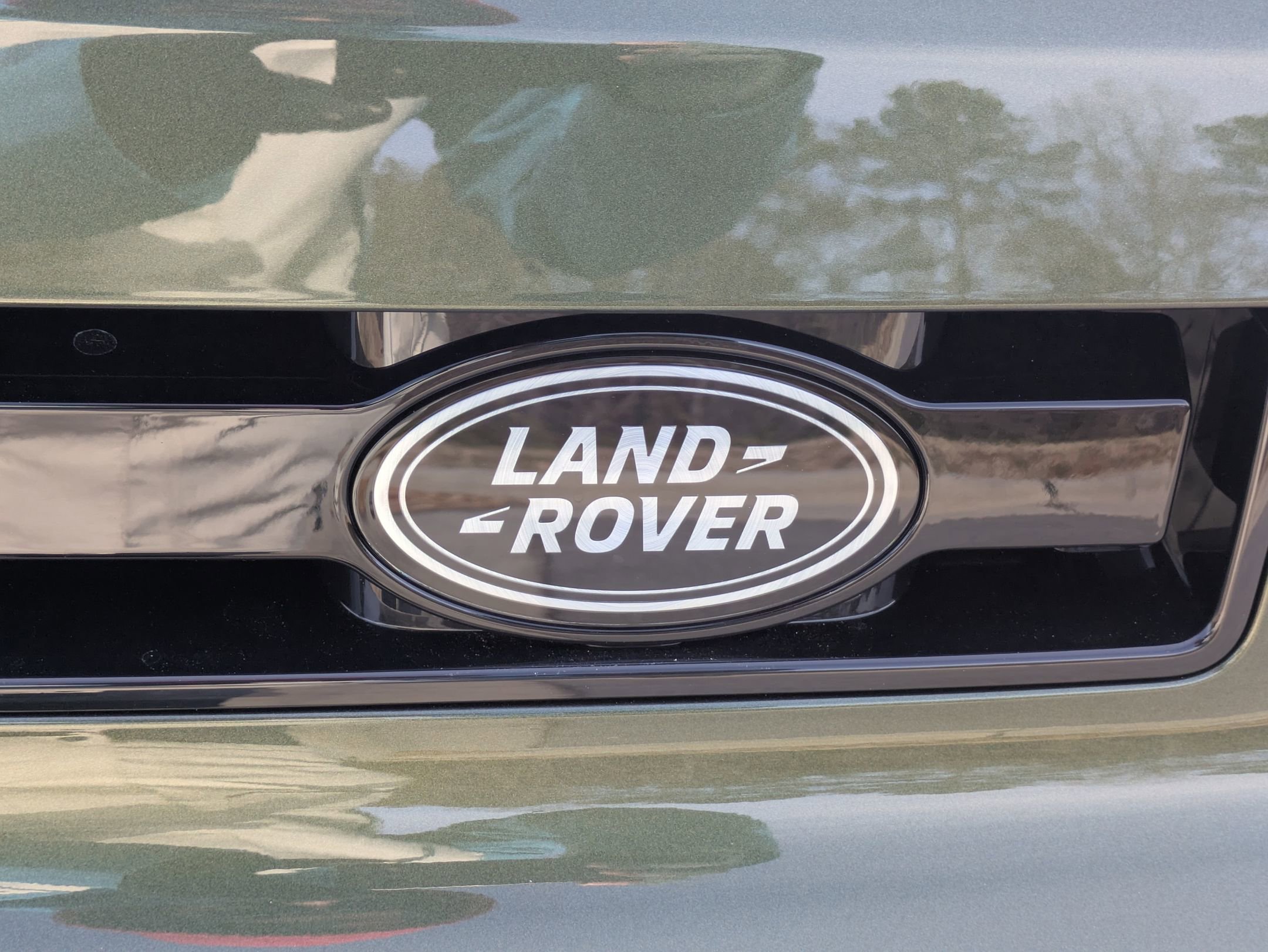 New 2026 Land Rover Defender 130 X-Dynamic SE image 33