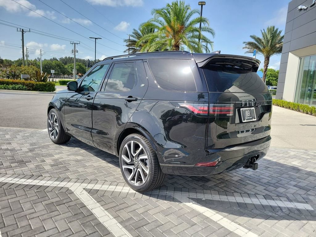 Used 2025 Land Rover Discovery Dynamic SE AWD/4WD image 3