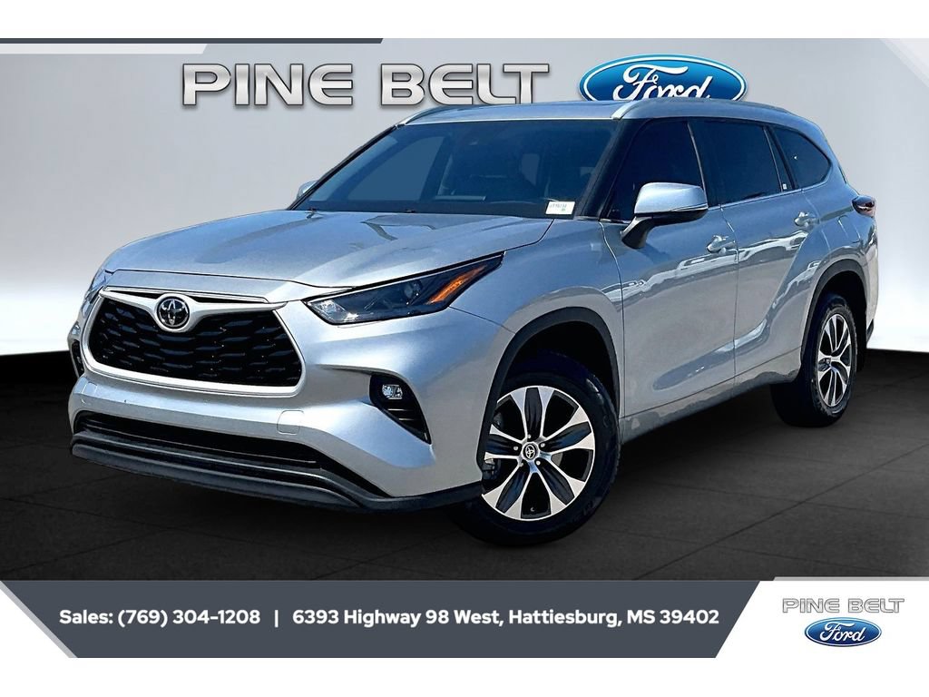 Used 2024 Toyota Highlander XLE AWD/4WD image 10
