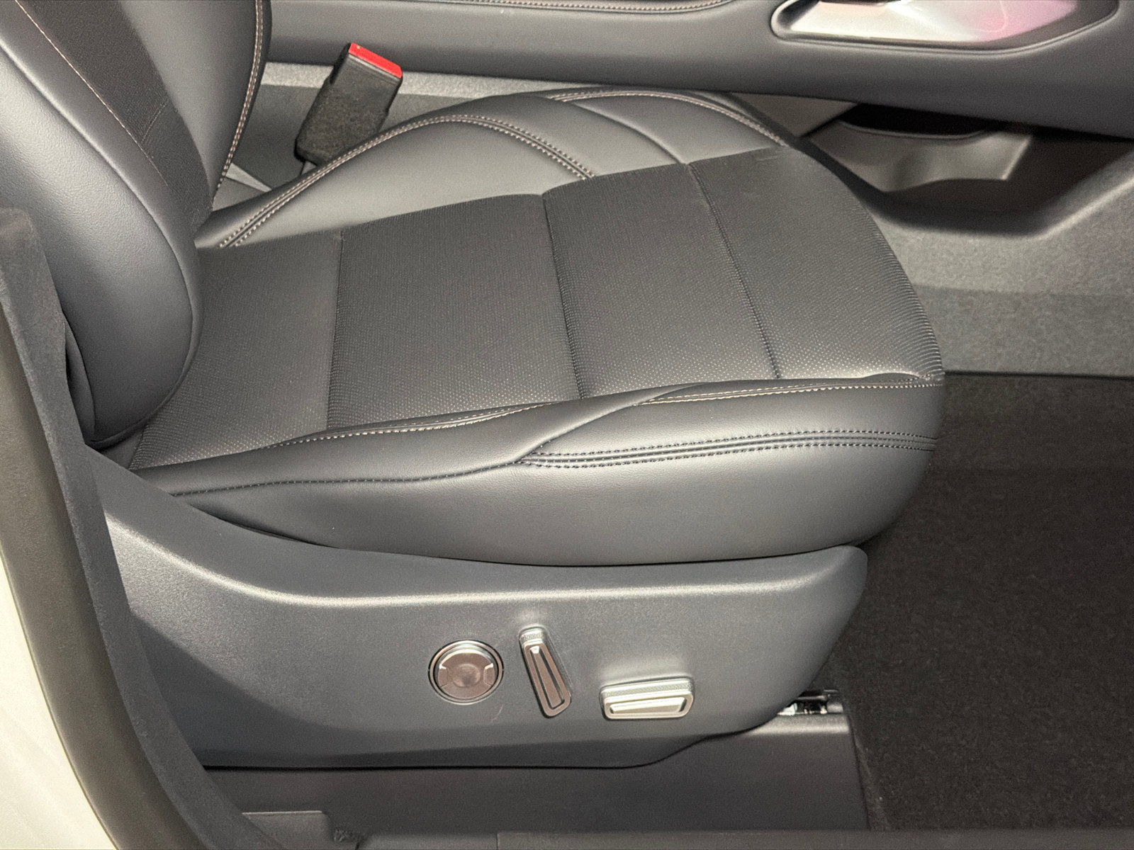 New 2026 Lincoln Nautilus Premier AWD/4WD image 12