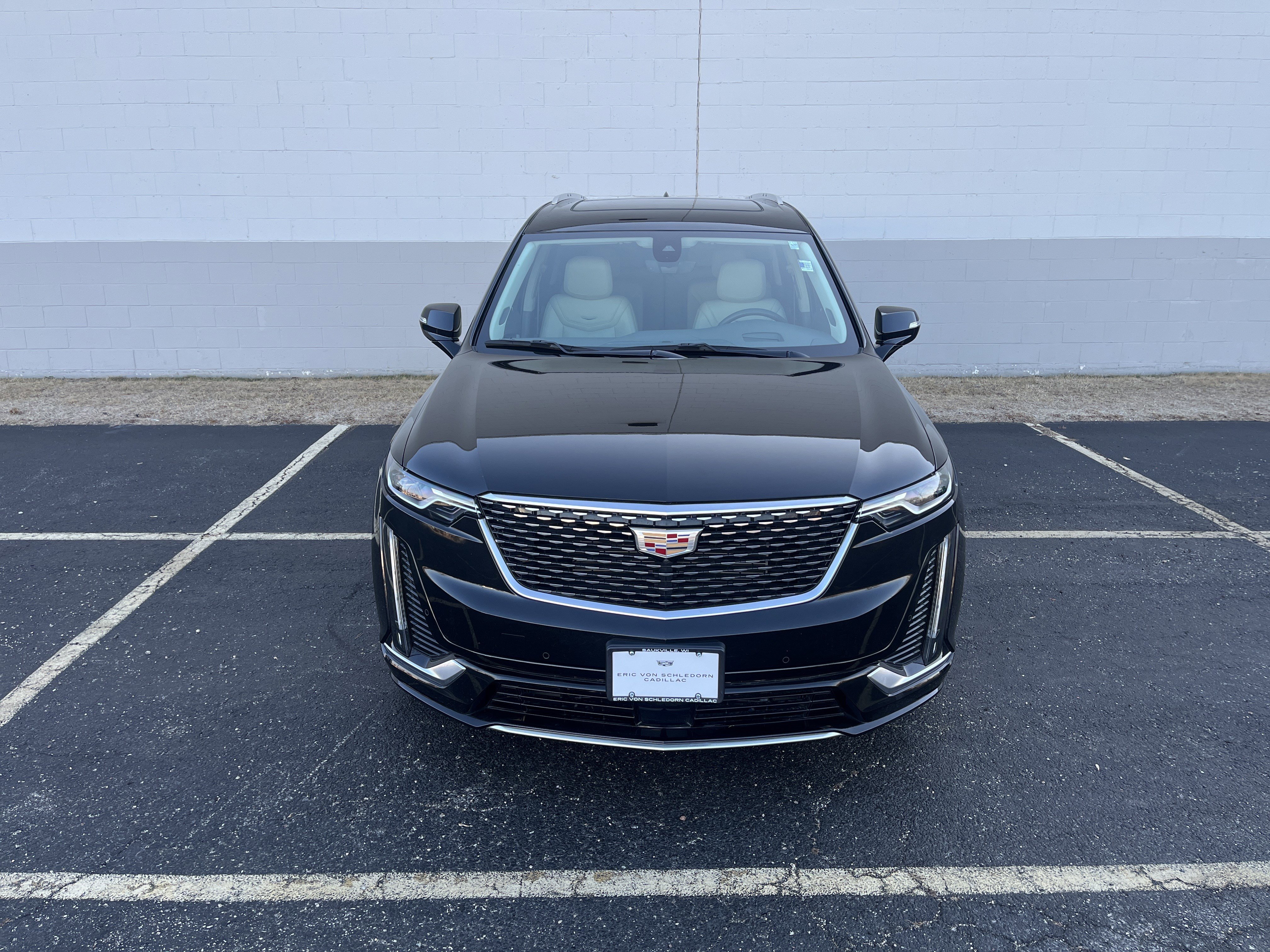 Used 2024 Cadillac XT6 Premium Luxury w/ Technology Package image 2