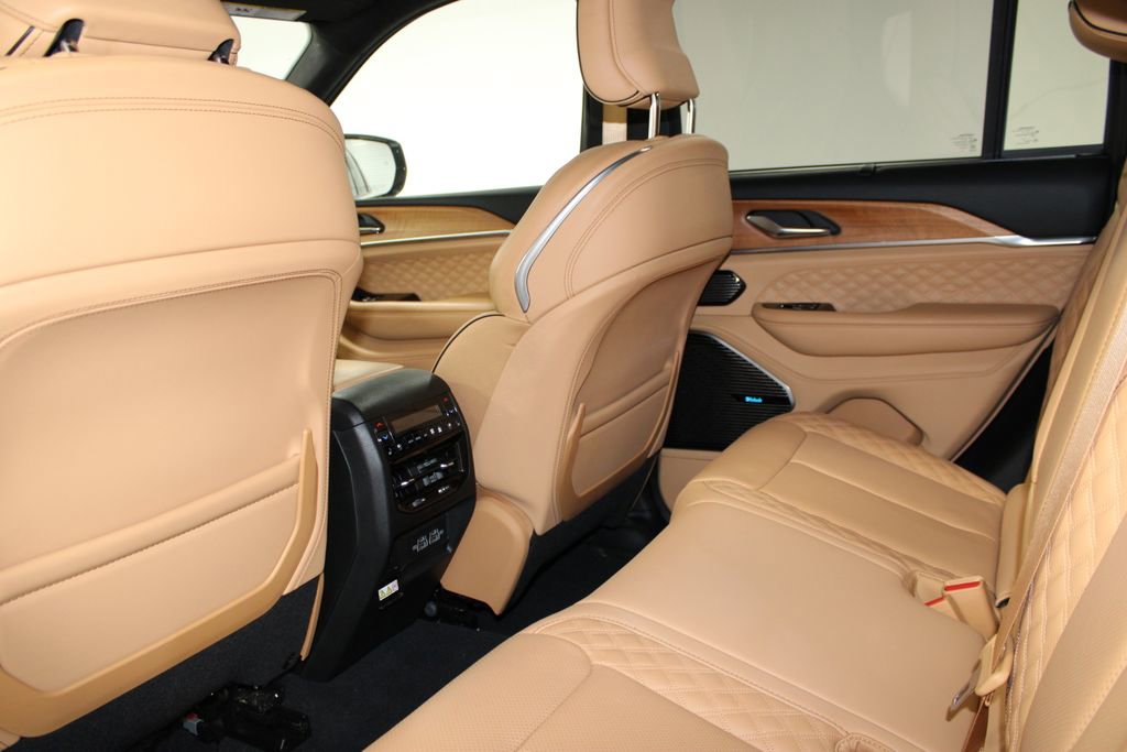 Used 2024 Jeep Grand Cherokee Summit AWD/4WD image 19