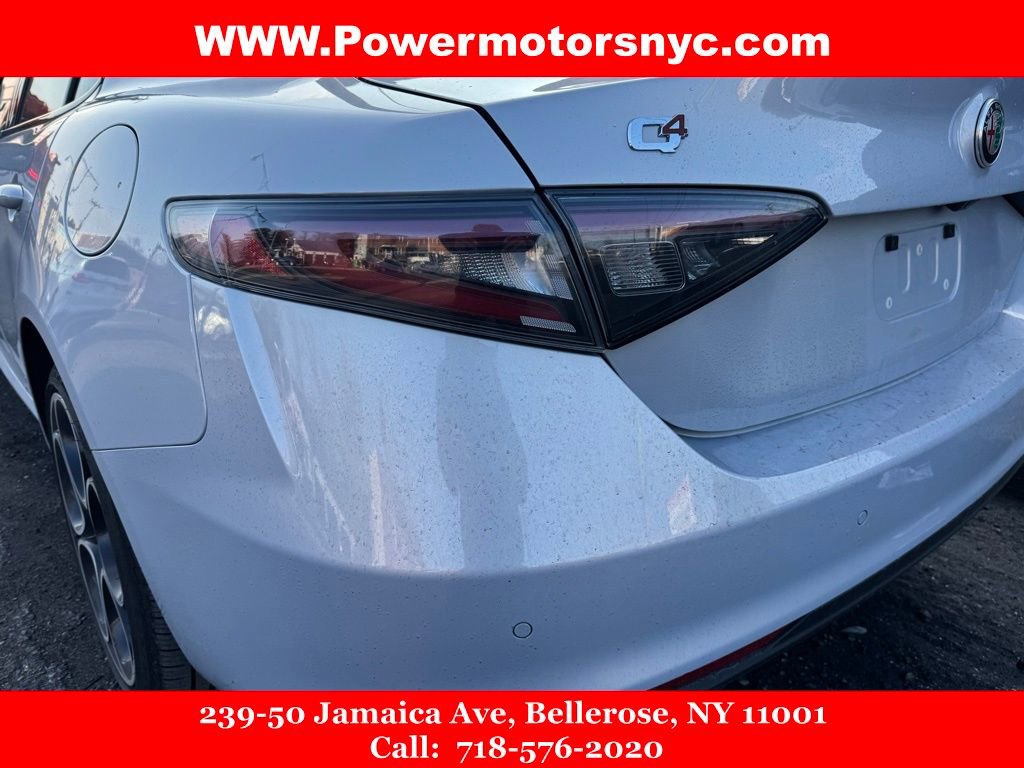 Used 2024 Alfa Romeo Giulia Ti AWD/4WD image 17