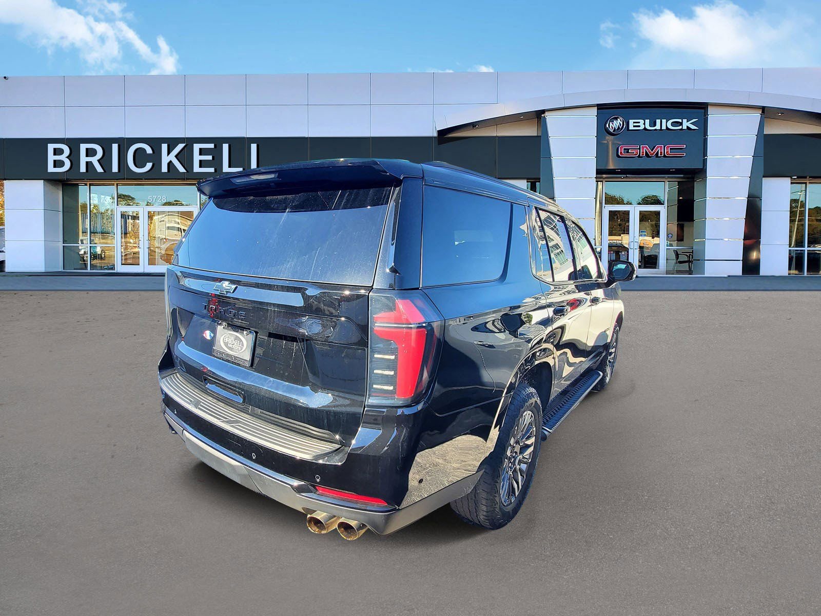 Used 2025 Chevrolet Tahoe Z71 image 3