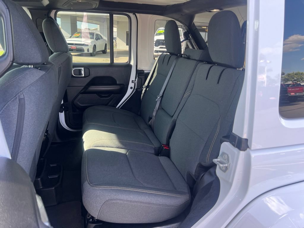 Used 2025 Jeep Wrangler Unlimited Sahara AWD/4WD image 22