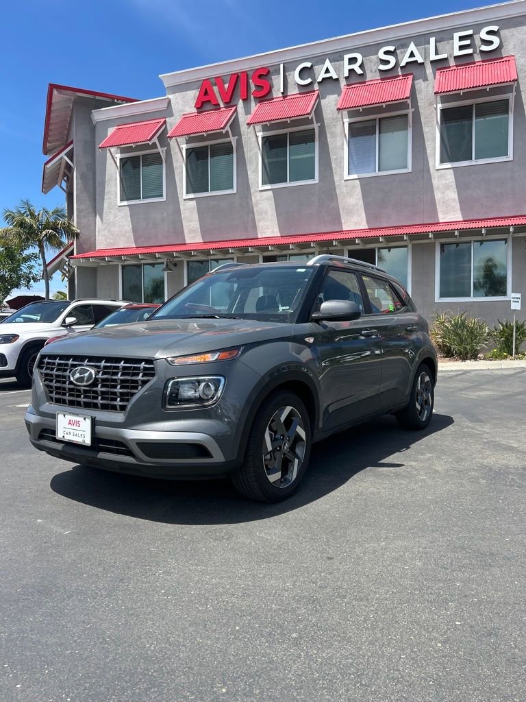 Used 2025 Hyundai Venue SEL FWD image 1