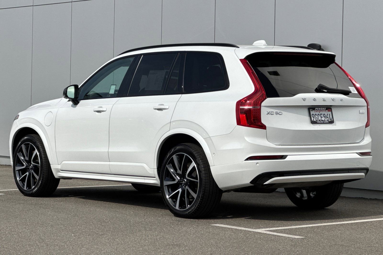 Used 2023 Volvo XC90 T8 Ultimate w/ Protection Package Premier AWD/4WD image 3