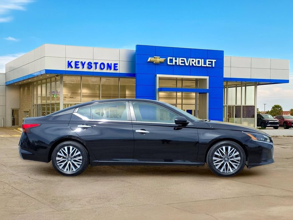 Used 2025 Nissan Altima 2.5 SV FWD image 8