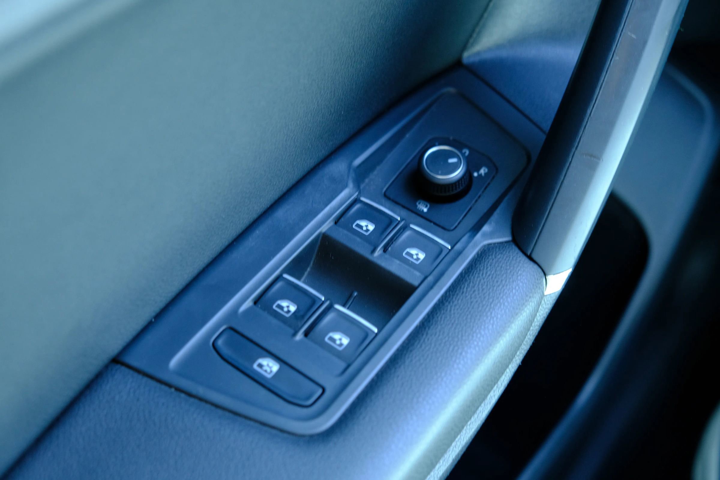 Used 2018 Volkswagen Tiguan SE FWD image 36