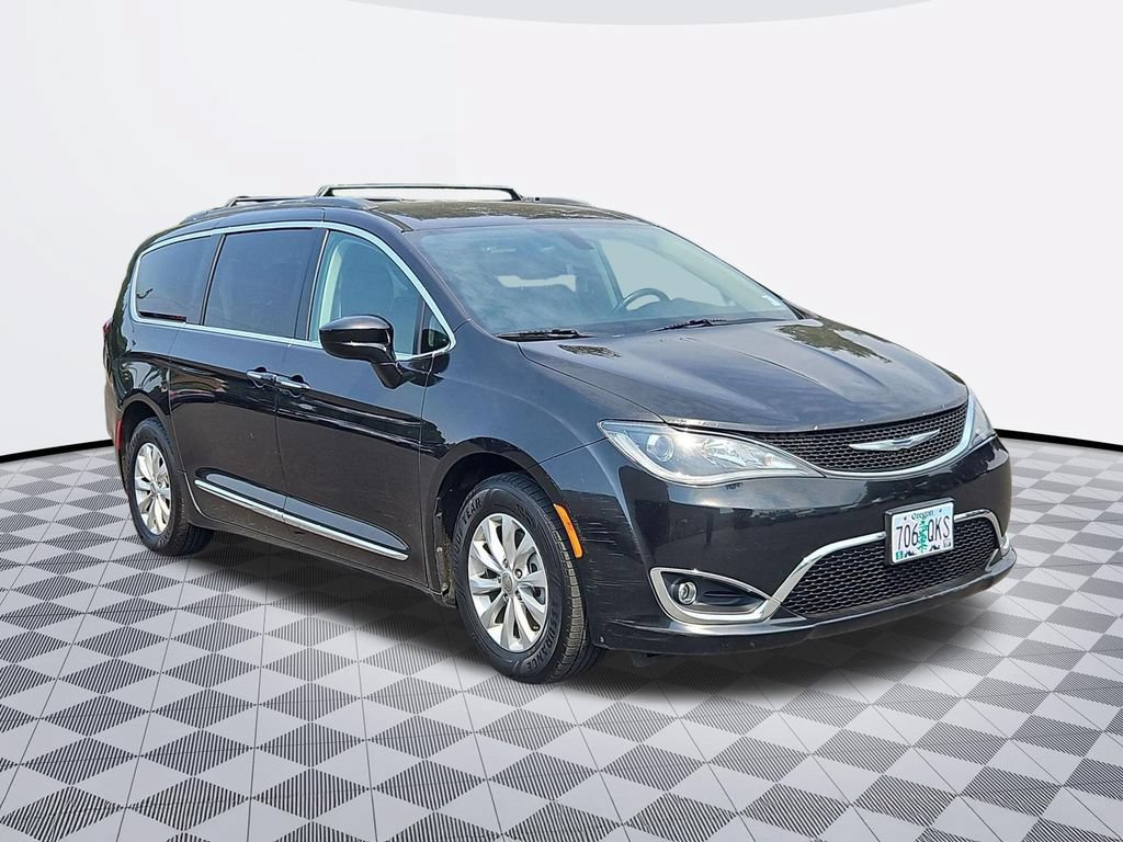 Used 2017 Chrysler Pacifica Touring-L FWD image 8