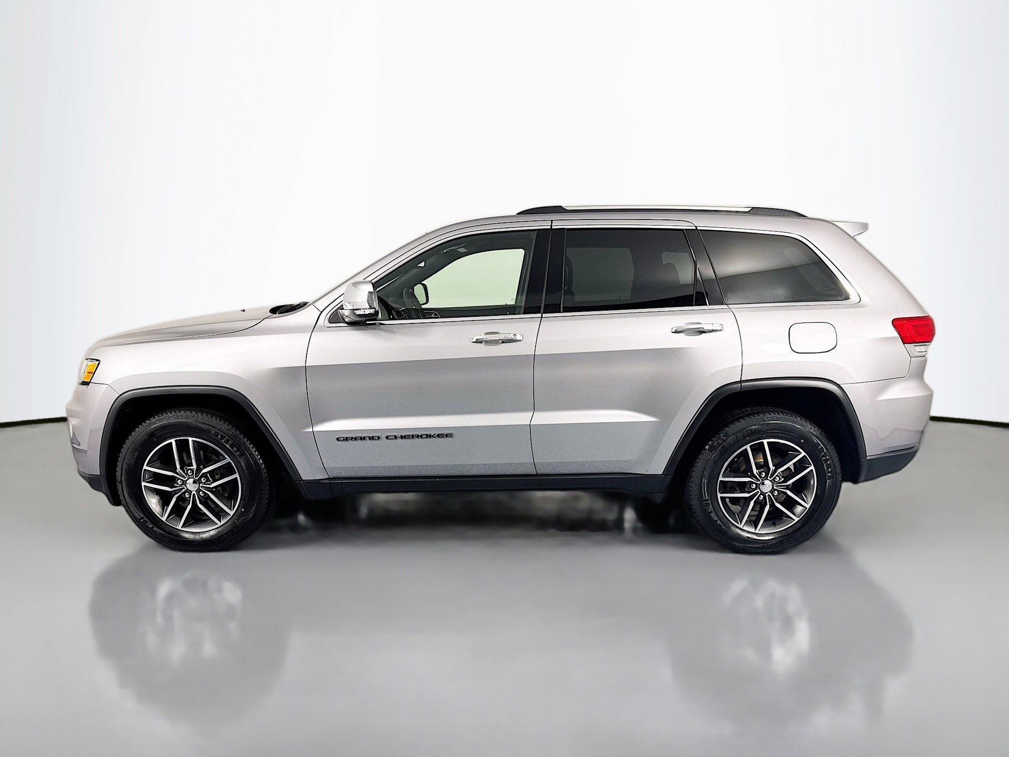 Used 2017 Jeep Grand Cherokee Limited AWD/4WD image 8