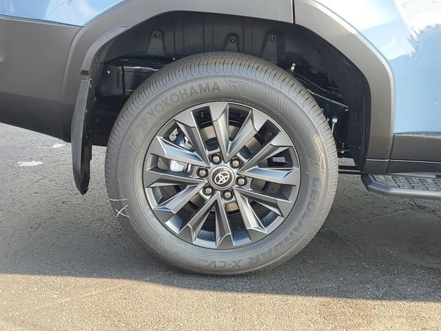 Used 2025 Toyota Land Cruiser image 5