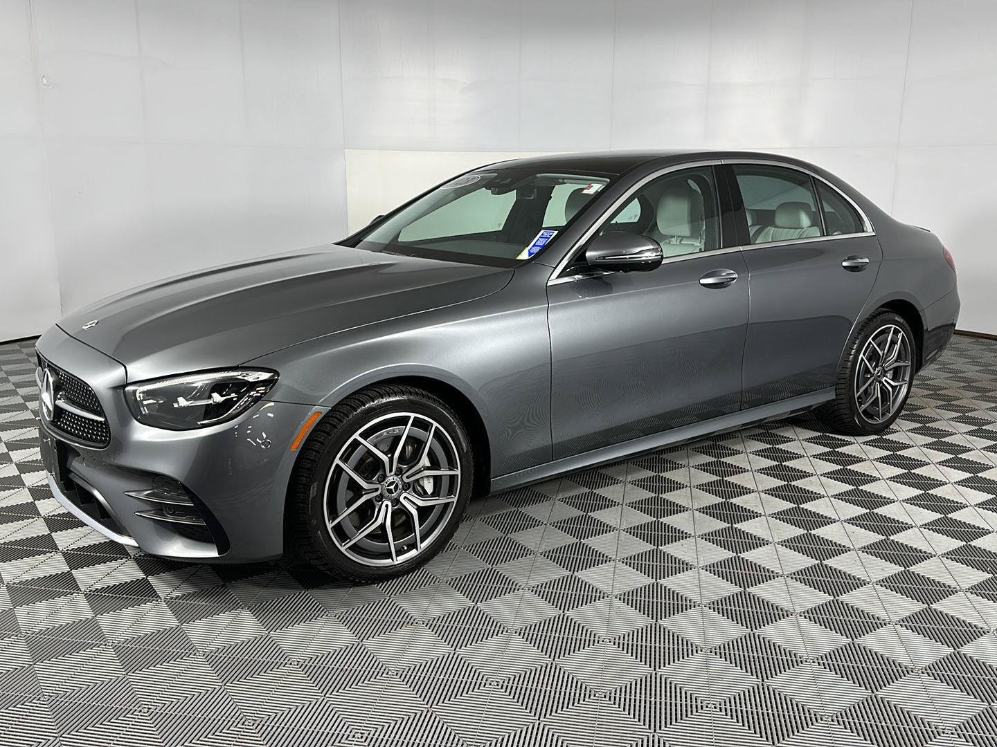 Used 2023 Mercedes-Benz E 450 4MATIC Sedan image 4