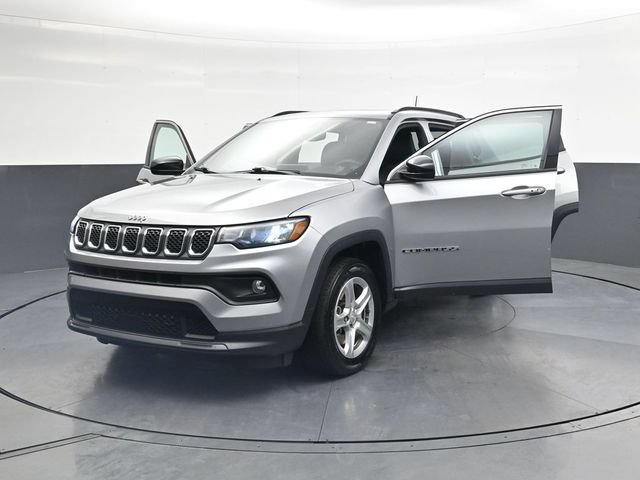 Used 2023 Jeep Compass Latitude w/ Sun and Sound Group AWD/4WD image 40