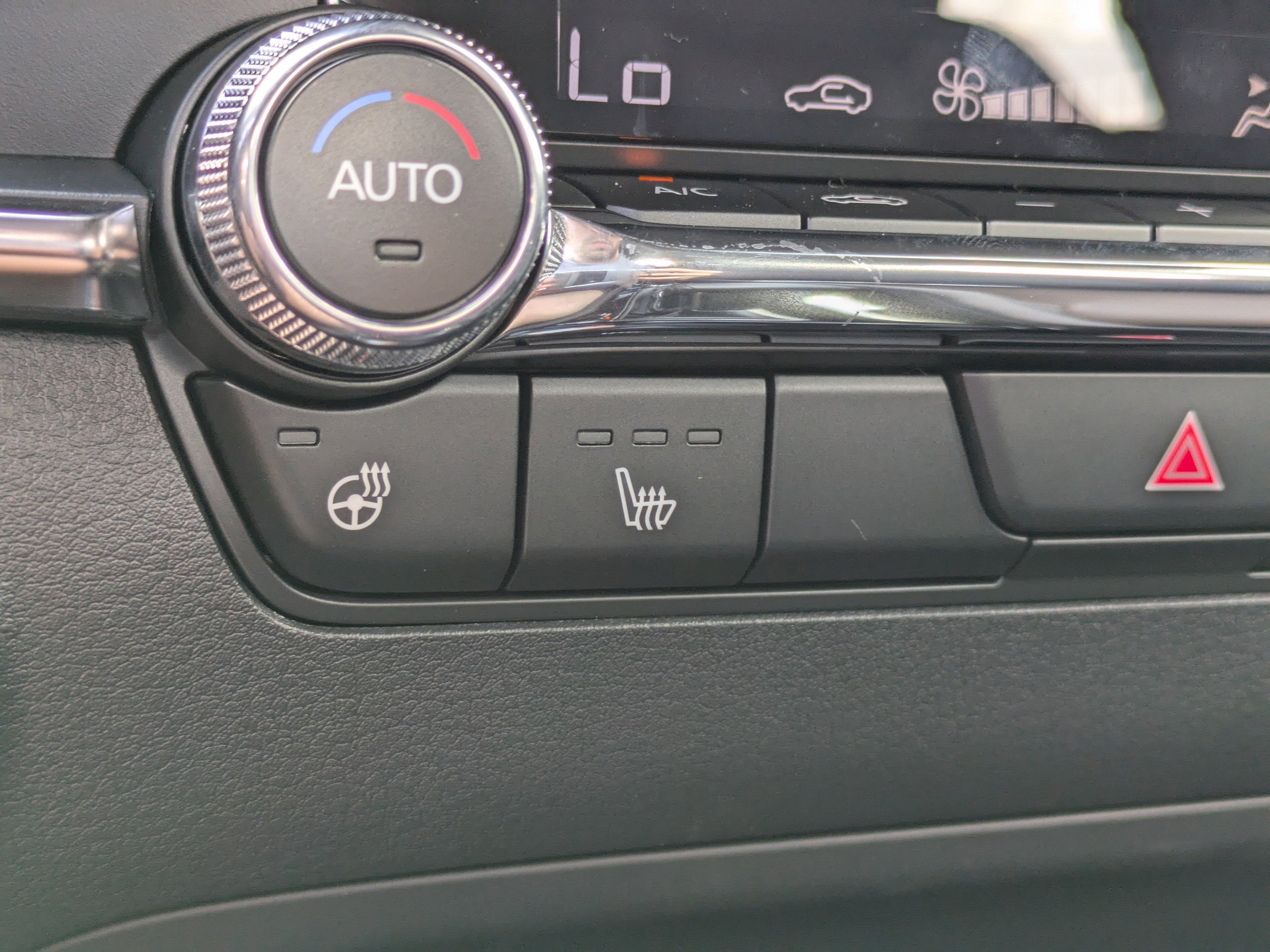 New 2025 MAZDA MAZDA3 Hatchback w/Premium Plus Pkg image 29