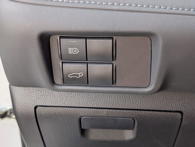 Used 2023 Toyota Highlander XLE image 32