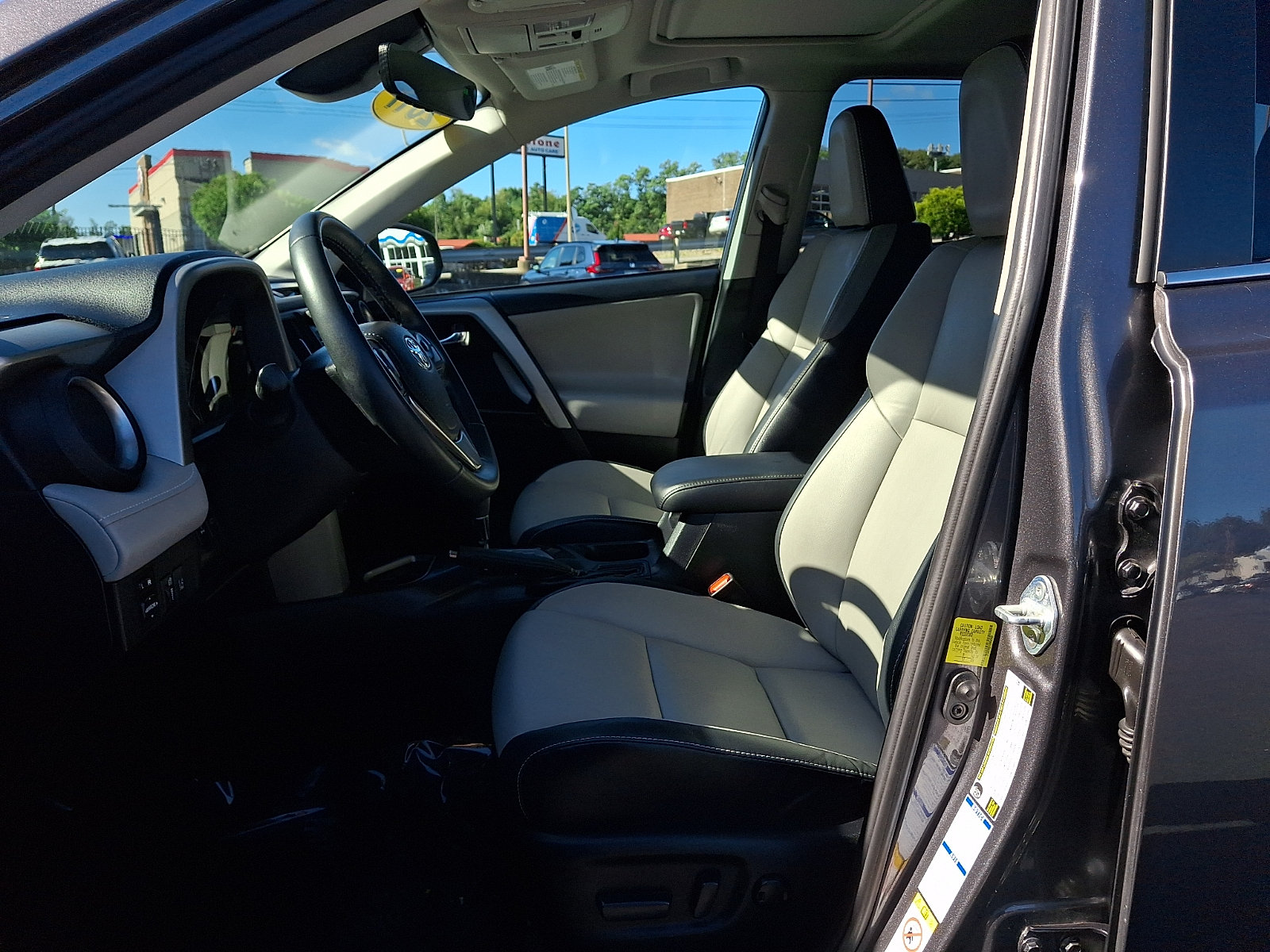 Used 2017 Toyota RAV4 Limited w/ Advanced Technology Package AWD/4WD image 14