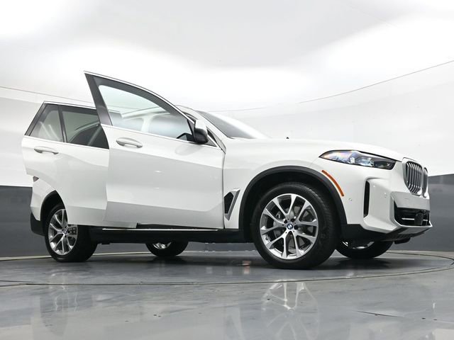Used 2025 BMW X5 xDrive40i AWD/4WD image 43