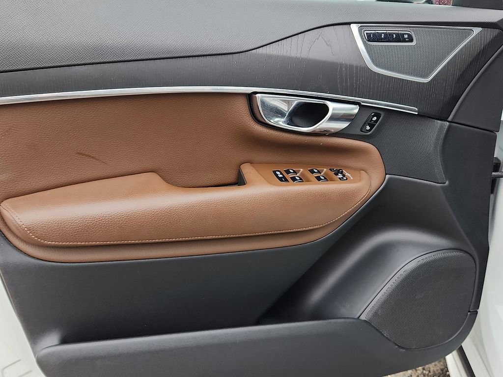 Used 2020 Volvo XC90 T6 Momentum w/ Protection Package Premier image 12