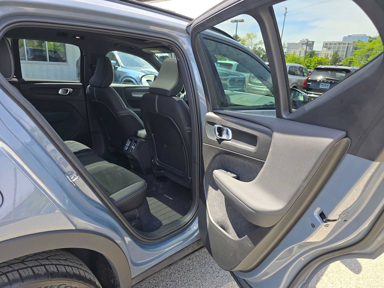 Certified 2023 Volvo XC40 B5 Plus w/ Protection Package Premier AWD/4WD image 13
