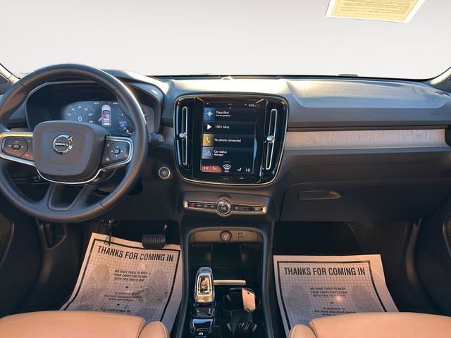 Used 2022 Volvo XC40 T5 Inscription w/ Climate Package image 11