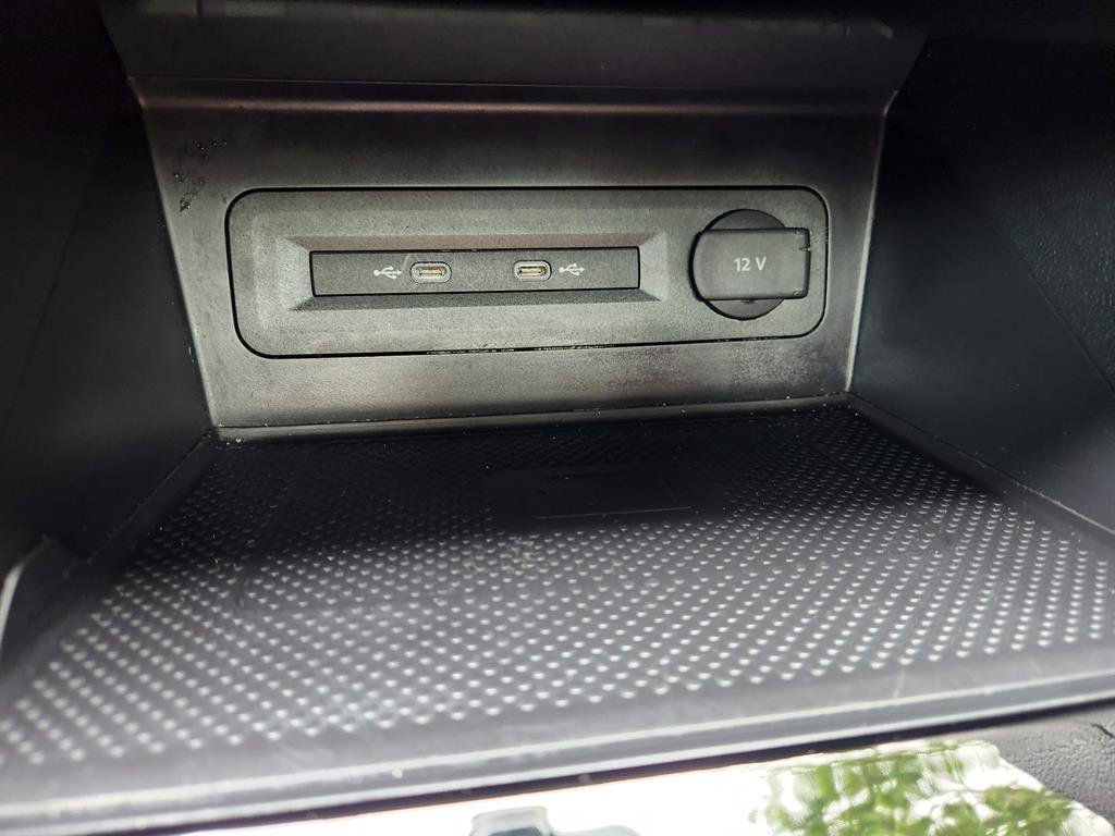 Certified 2022 Volkswagen Atlas Cross Sport SEL Premium R-Line image 38