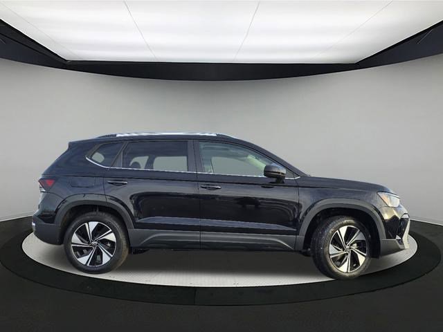 New 2025 Volkswagen Taos SE image 8