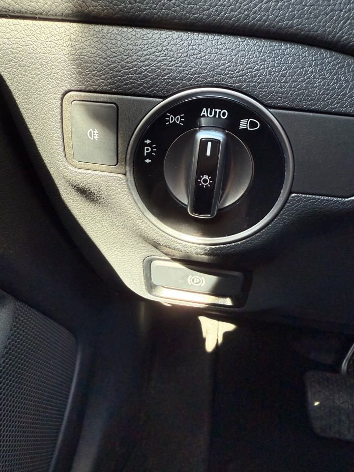 Used 2019 Mercedes-Benz CLA 250 4MATIC image 17