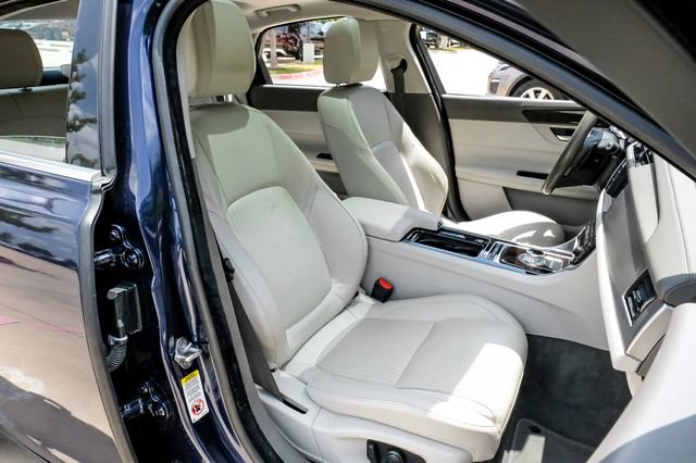 Used 2016 Jaguar XF Prestige RWD image 42